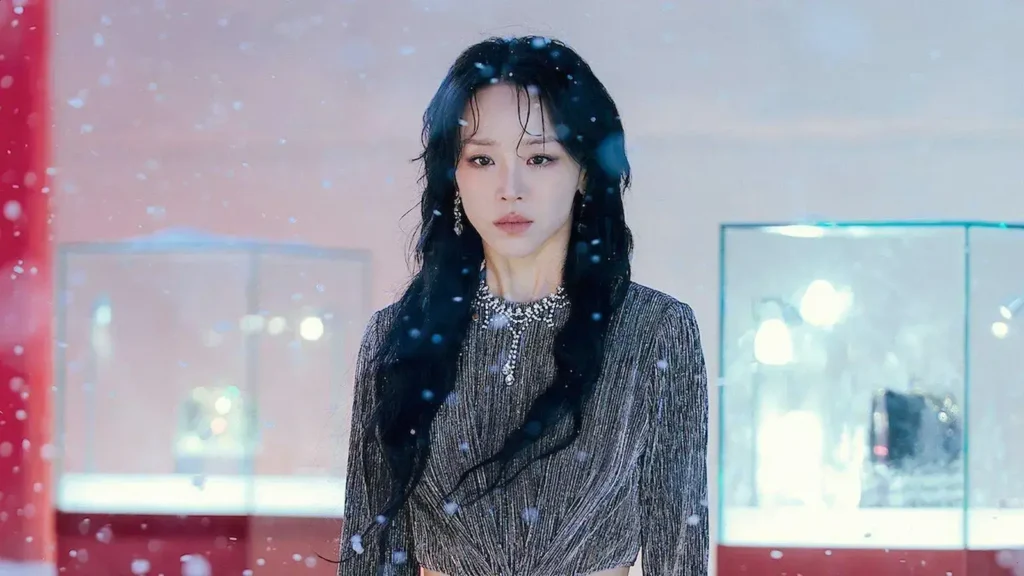 A Arte de Sarah: Desvendando o Mistério e as Identidades da Protagonista