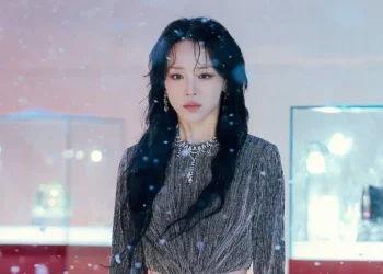 A Arte de Sarah: Desvendando o Mistério e as Identidades da Protagonista