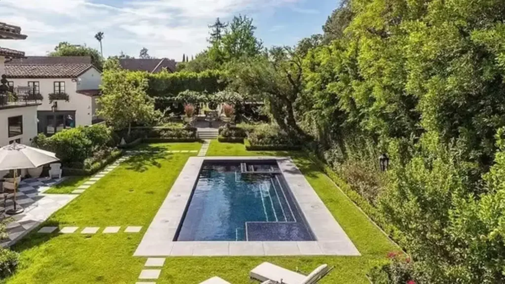 A Mansão Histórica de Ozzy Osbourne e Seu Impressionante Patrimônio