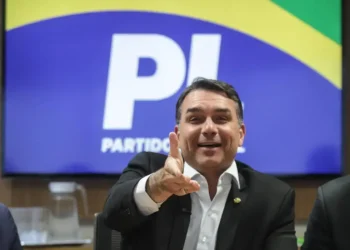 Aliados de Raquel Lyra rejeitam parceria com Flávio Bolsonaro em Pernambuco