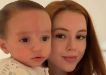 Amanda Araújo mostra semelhança do filho com a mãe em postagem