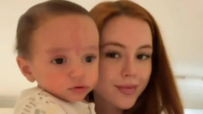 Amanda Araújo mostra semelhança do filho com a mãe em postagem