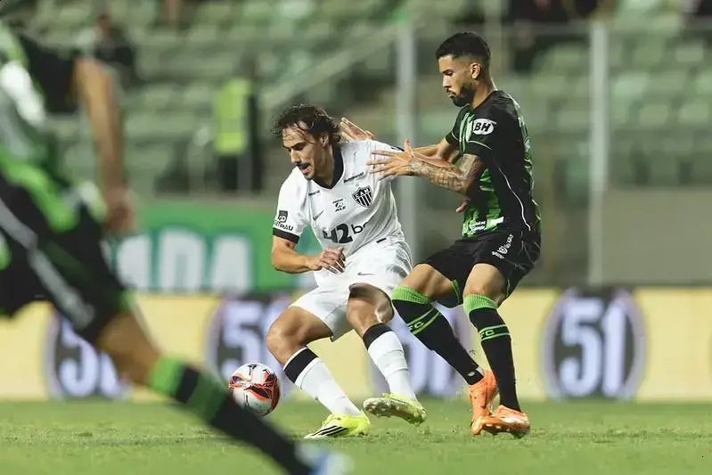 América-MG e Atlético-MG se enfrentam em clássico decisivo