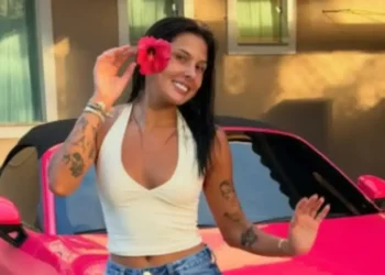 Ana Castela posa com Porsche rosa 718: Boxster GTS 4.0, preço surpreende