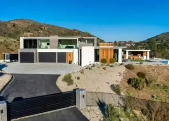 Aos 34 anos, Taylor Lautner já morou em mansão avaliada em R$ 25 milhões