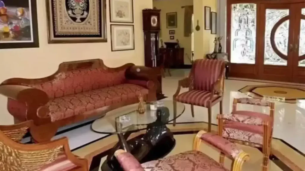 Aos 77 anos, Florinda Meza vive na mesma mansão que dividiu com Bolaños