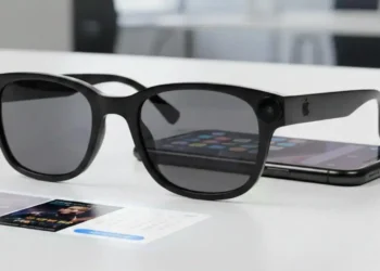 Apple investe em dispositivos de inteligência artificial, incluindo óculos e AirPods