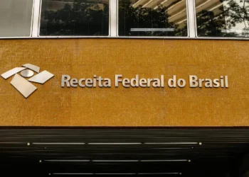 Auditor da Receita é afastado por acessar dados de ex-enteada de Gilmar Mendes