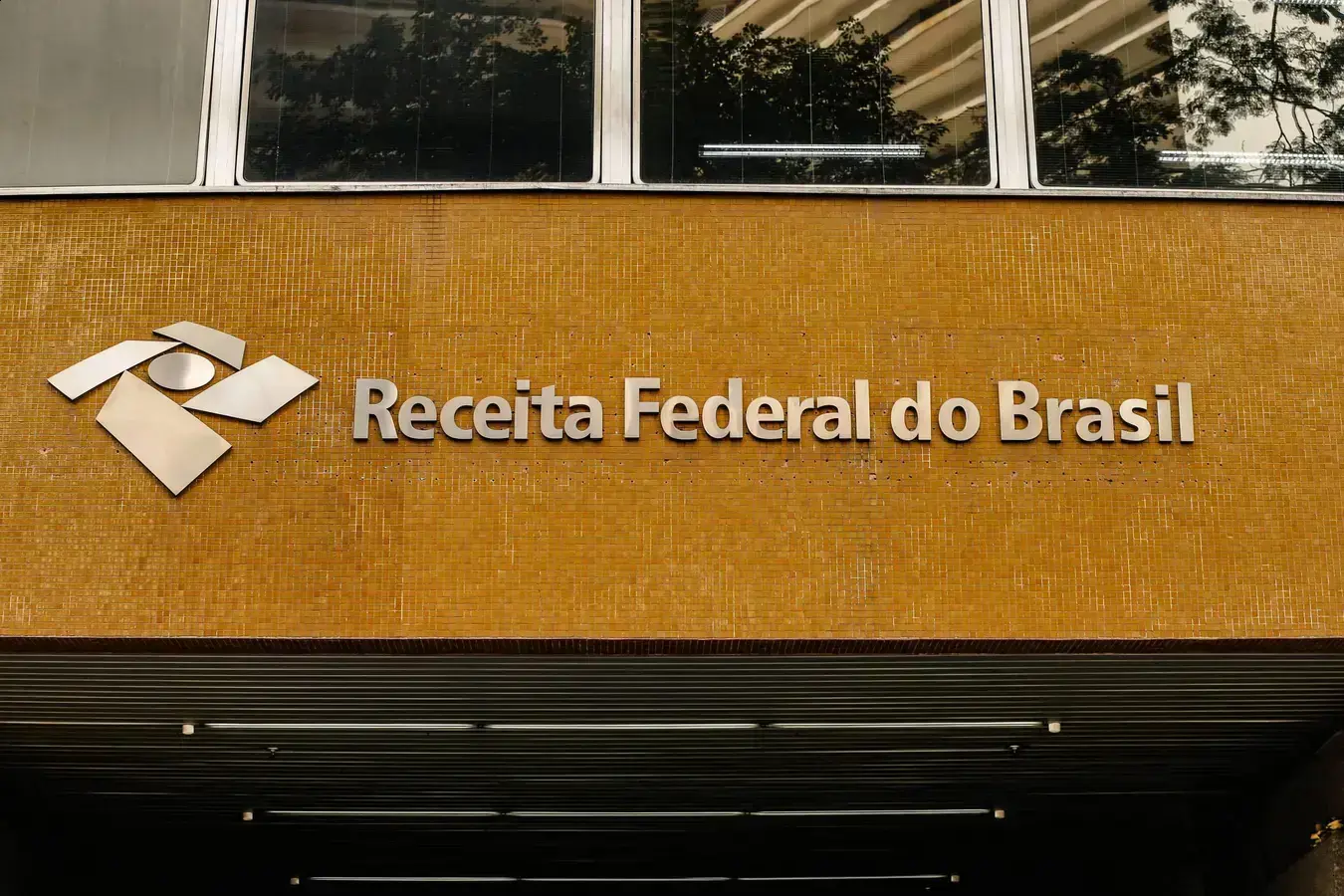 Auditor da Receita é afastado por acessar dados de ex-enteada de Gilmar Mendes