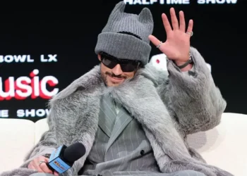 Bad Bunny reforça ligação com Porto Rico e mantém vida e casas na ilha