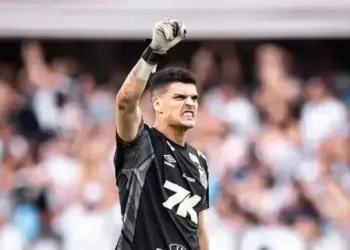 Brazão joga no sacrifício: dores na coxa e segue titular no Santos