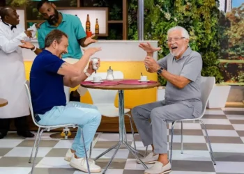 Carlos Alberto e Marcelo de Nóbrega se reencontram em A Praça É Nossa