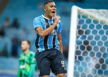 Carlos Vinícius brilha como artilheiro do futebol brasileiro em 2026