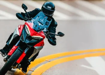 Como a eletrônica transformou a segurança e a pilotagem das motos