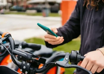 Crescimento da eletromobilidade: O futuro das bicicletas e scooters elétricas