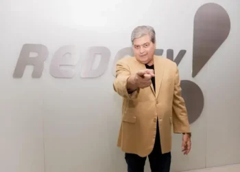 Crise e demissões: por que a RedeTV! não ameaça concorrentes agora