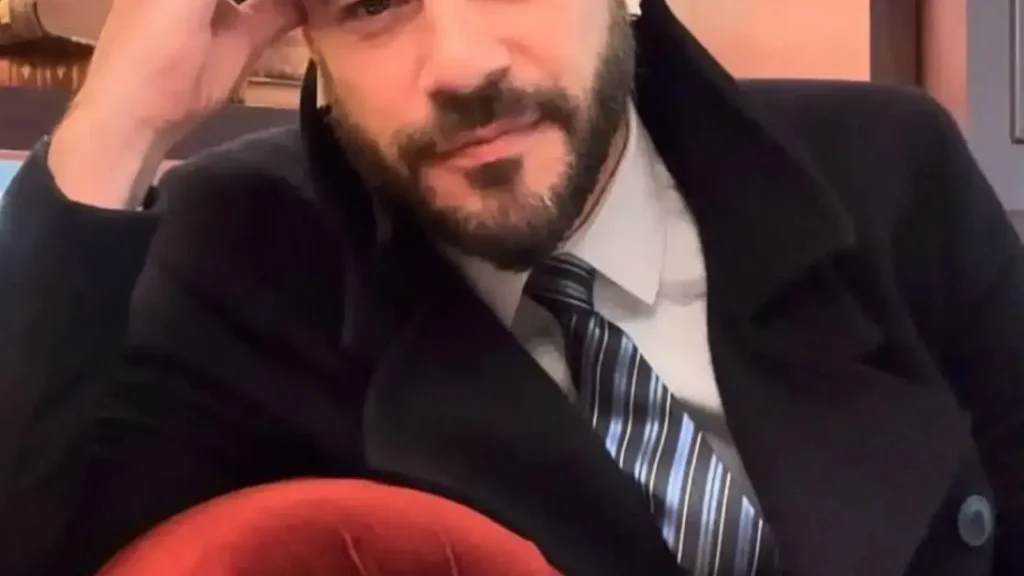 Evaristo Costa responde a fã sobre orientação sexual e homofobia