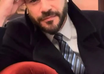 Evaristo Costa responde a fã sobre orientação sexual e homofobia