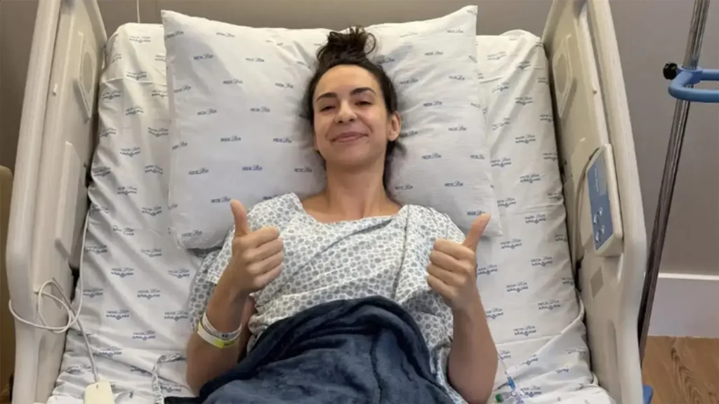 Evelin Camargo celebra recuperação após cirurgia de explante de silicone