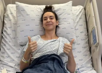 Evelin Camargo celebra recuperação após cirurgia de explante de silicone