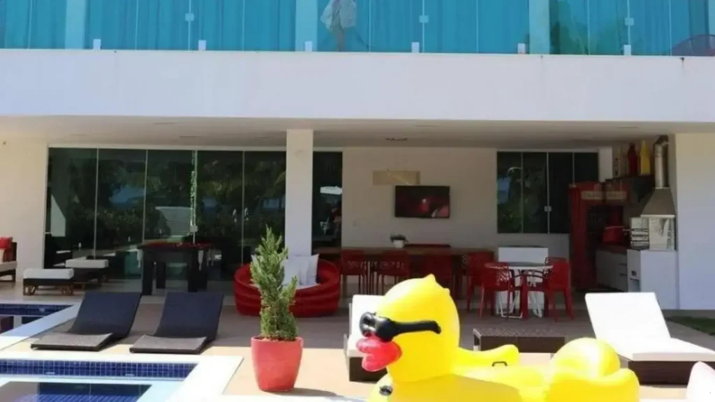 Explore a mansão de veraneio de Carla Perez avaliada em R$ 4 milhões