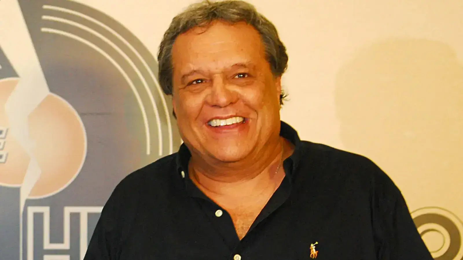 Famosos lamentam a morte do ator e diretor Dennis Carvalho