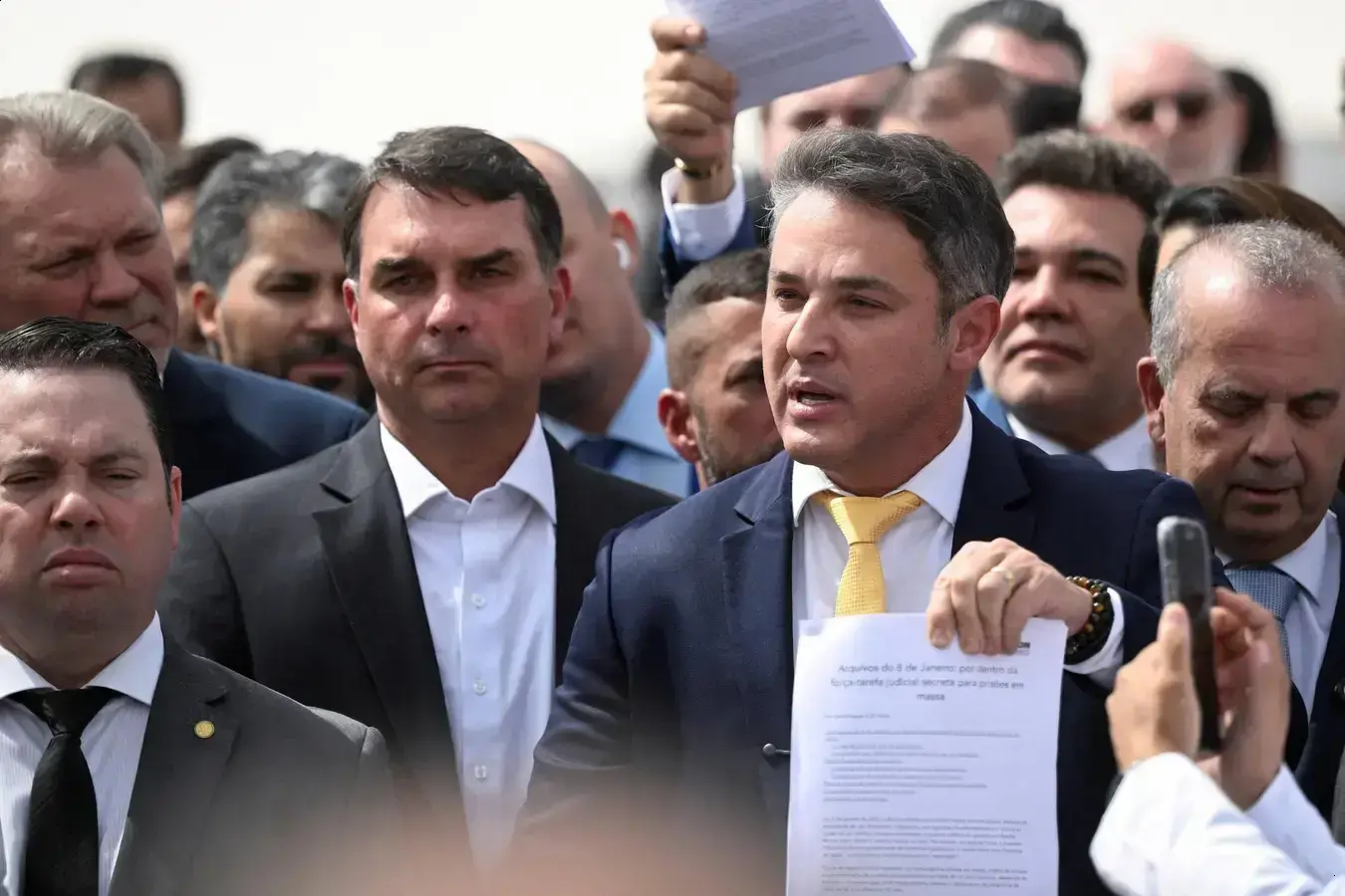 Flávio Bolsonaro se destaca em evento de apoio a Luciano Zucco no RS