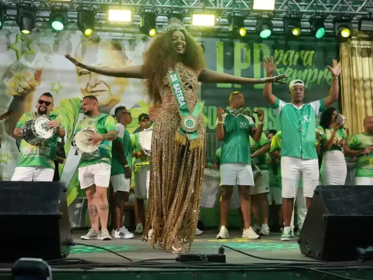 Imperatriz Leopoldinense reclama de paralisação em desfile por Acadêmicos de Niterói