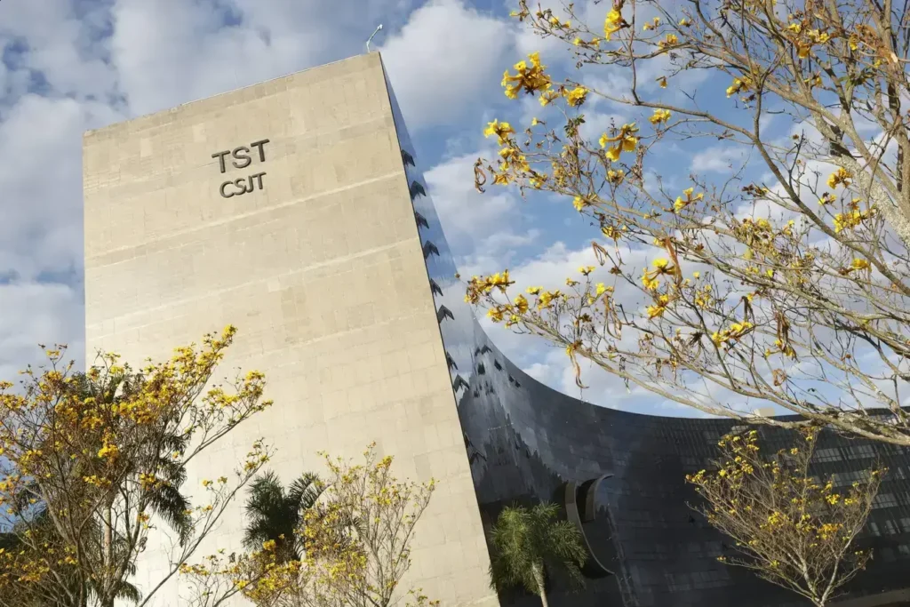 Juízes do Trabalho acumulam R$ 1 bilhão em valores acima do teto