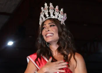 Juliana Paes é coroada rainha da Viradouro após 17 anos em grande estilo