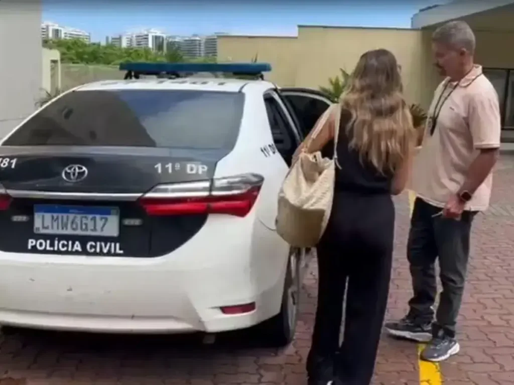 Justiça revoga prisão de Agostina Paez; advogada é liberada com tornozeleira