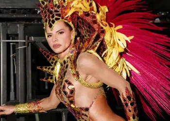 Karen Lopes transforma Carnaval em manifesto cultural com o Manguebeat na Sapucaí
