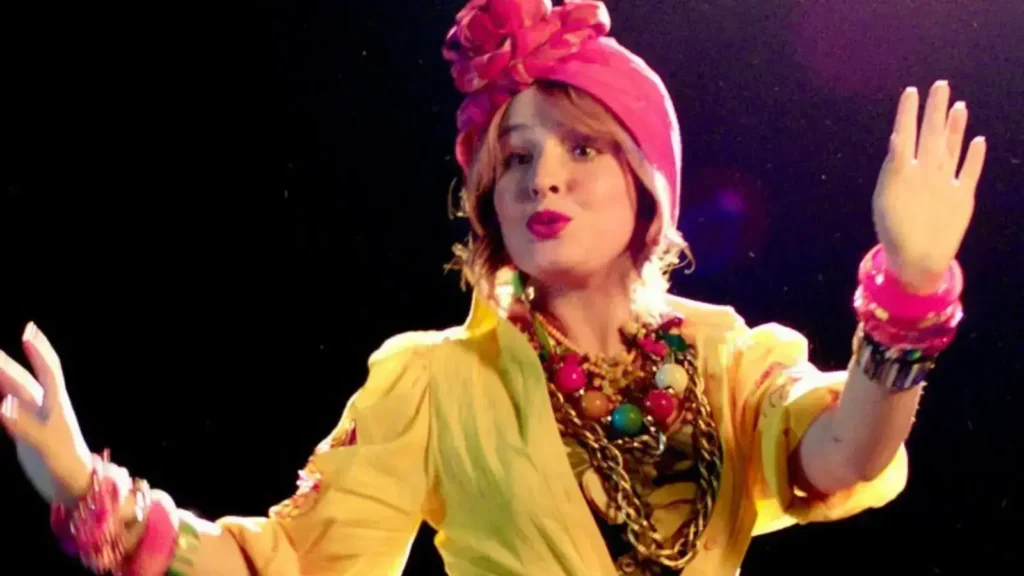 Larissa Manoela presta homenagem a Carmen Miranda e fala sobre cinebiografia