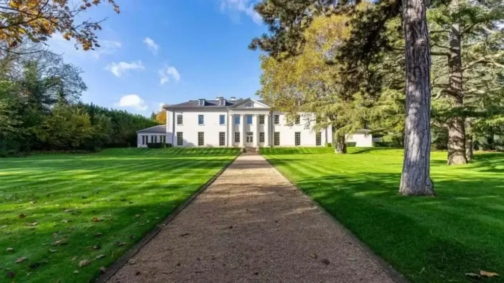 Mansão de R$ 192 milhões: antiga moradia de Dwayne Johnson e Pitt