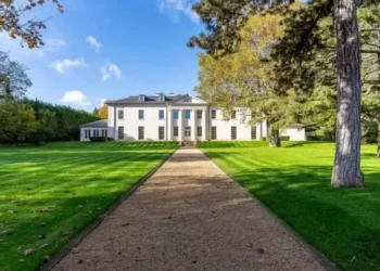 Mansão de R$ 192 milhões: antiga moradia de Dwayne Johnson e Pitt