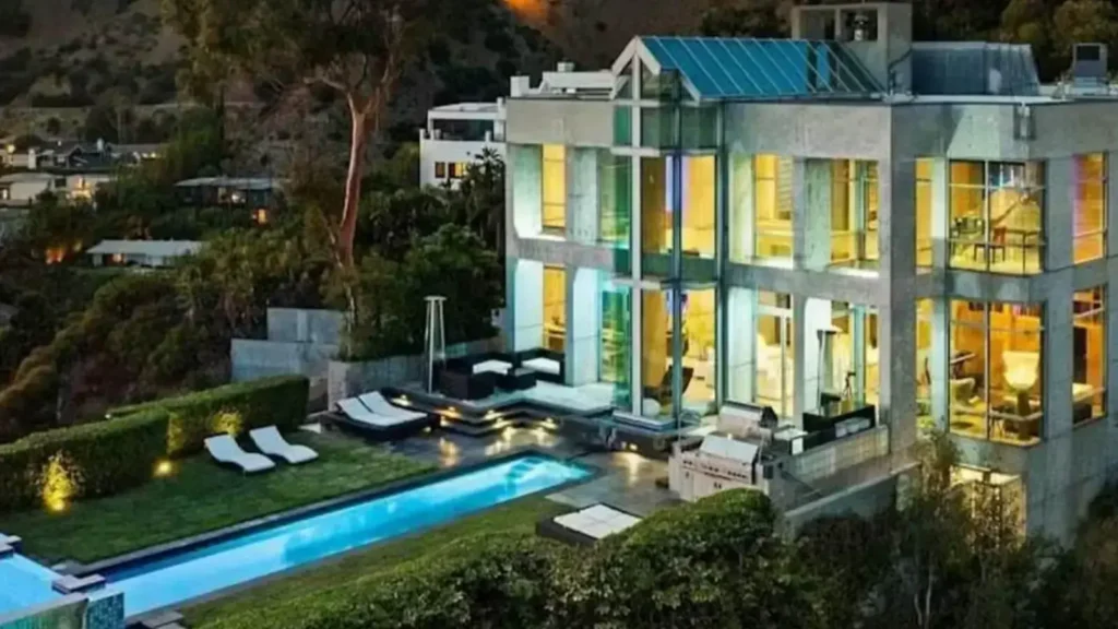 Mansão de Rihanna em Los Angeles está disponível para locação por R$ 775 mil mensais