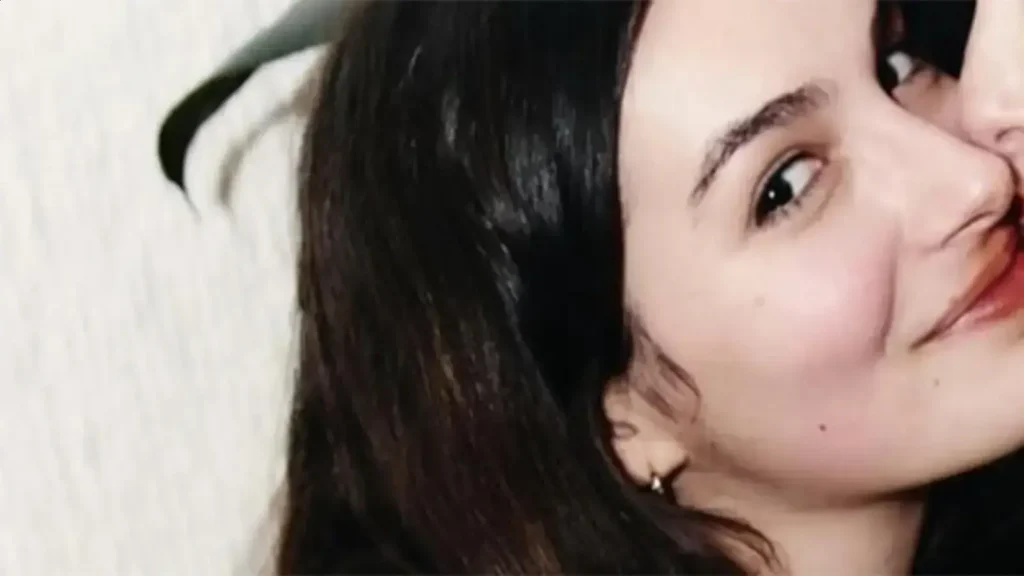 Marina Moschen compartilha momento romântico com a noiva Emília Sauaia