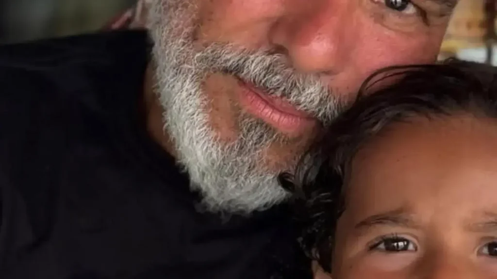 Maurício Mattar encanta ao compartilhar momento especial com o neto