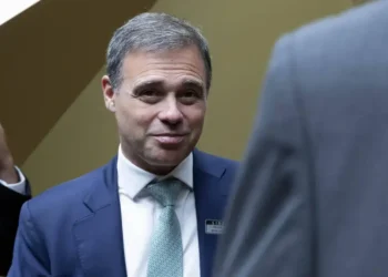Ministro Mendonça apoia evento na Alemanha em meio à discussão ética