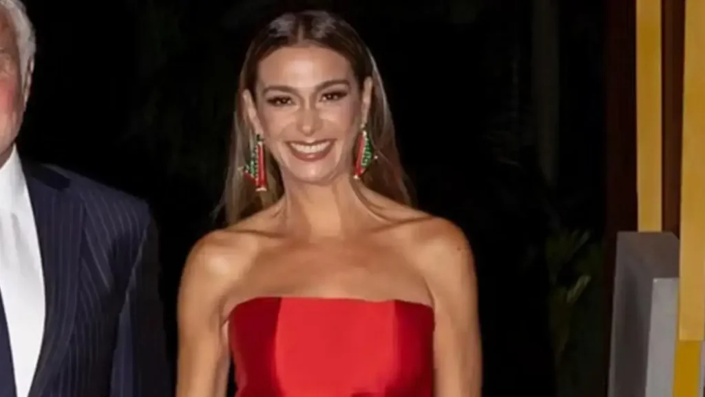 Mônica Martelli celebra 7 anos de namoro com Fernando Alteriô