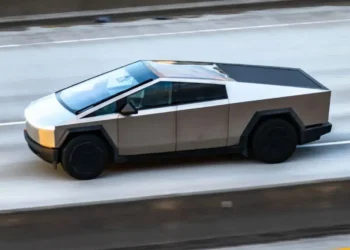 Motociclista morre após ser atingido por Tesla Cybertruck em São Paulo