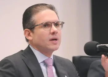 Motta quer levar ao plenário fim da escala 6x1 em maio, após ouvir setores