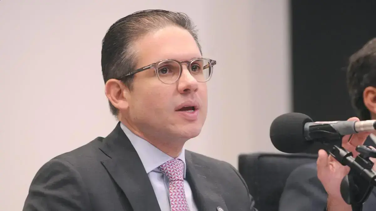 Motta quer levar ao plenário fim da escala 6x1 em maio, após ouvir setores