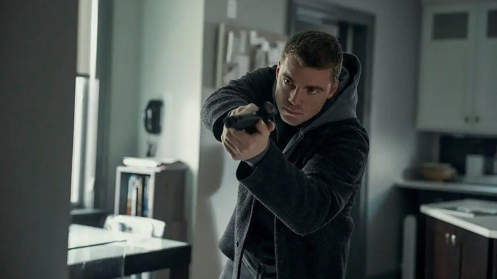 Netflix lança a terceira temporada de Agente Noturno com 10 episódios emocionante