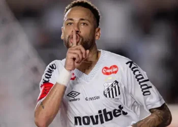 Neymar marca dois gols e entra para o top-10 do Santos no Brasileirão