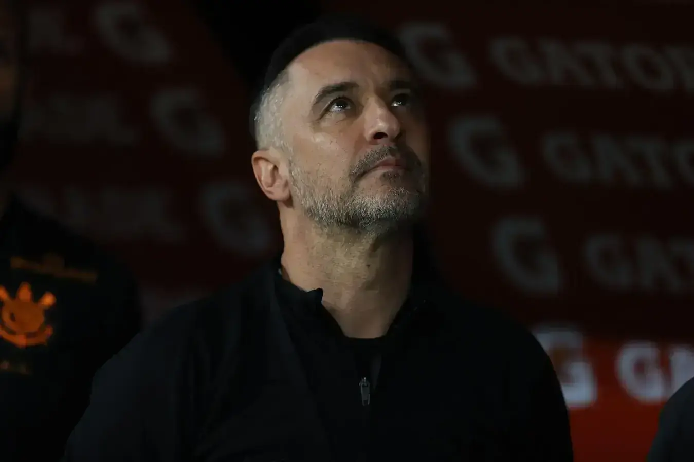 Nottingham Forest busca Vítor Pereira para reverter crise na Premier League
