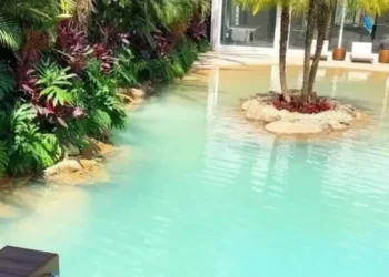 O Luxo da Mansão de Rodrigo Faro e sua Piscina com Praia Particular