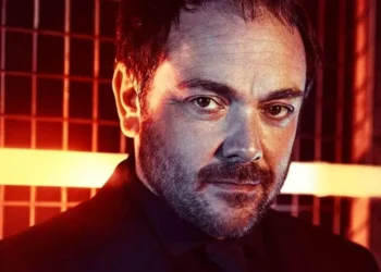 O que aconteceu com Mark Sheppard, o Crowley de Supernatural?