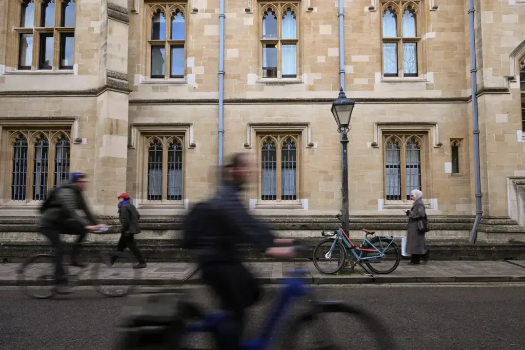 Oxford oferece bolsas para jornalistas com imersão de 3 a 6 meses