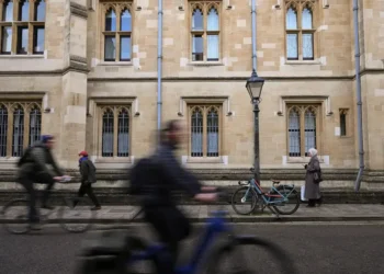 Oxford oferece bolsas para jornalistas com imersão de 3 a 6 meses